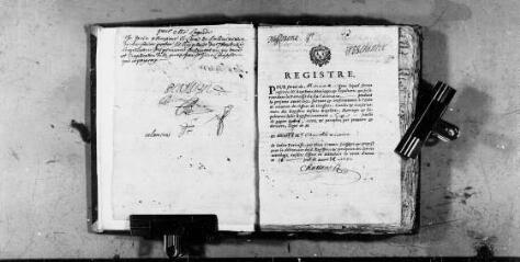 Saint-Étienne.- Baptêmes (23 avril 1692-28 mars 1730), mariages (13 octobre 1692-20 février 1730), sépultures (11 juillet 1692-26 mars 1730)