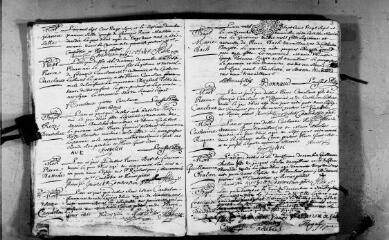 153 vues Saint-Pierre.- Baptêmes, mariages, sépultures (1727, 30 novembre-1730, 19 janvier) 5 MI 1/53
