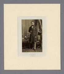 1 vue  - [Portrait en pied de] Doûmet (Hérault). / [Mayer et Pierson, éditeur]. 2 Fi 3026 (ouvre la visionneuse)
