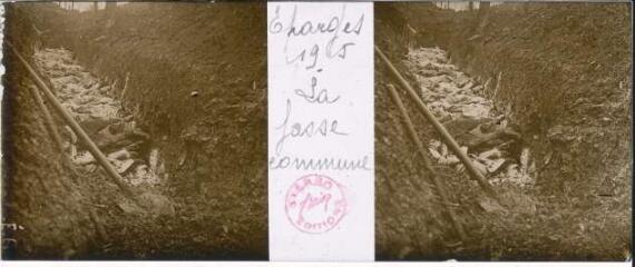 1 vue Eparges 1915, la fosse commune / [Anonyme]. 41 Fi 2