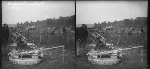 1 vue  - Canon dans un champ, Butin, Somme, 1916. / [Anonyme] (ouvre la visionneuse)