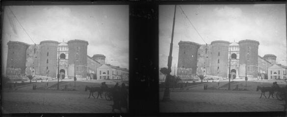 1 vue  - Italie - Naples : la rue, 18 mai 1926. Tourisme autour de la Méditerranée. / [Famille SOULAS (photographe)] (ouvre la visionneuse)