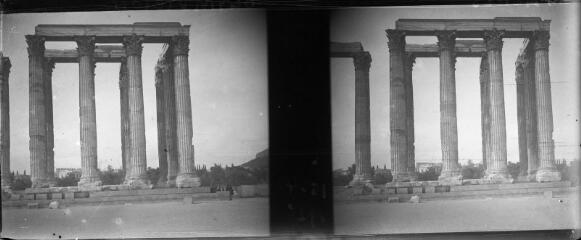 1 vue  - Grèce - Athènes : Olympieion, 15 avril 1926. Tourisme autour de la Méditerranée. / [Famille SOULAS (photographe)] (ouvre la visionneuse)