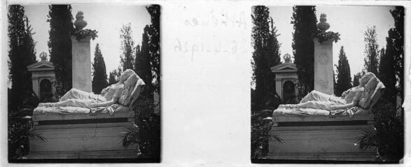 1 vue  - Grèce - Athènes : statue de Sophia Athentaké (femme allongée), 26 avril 1926. Tourisme autour de la Méditerranée. / [Famille SOULAS (photographe)] (ouvre la visionneuse)