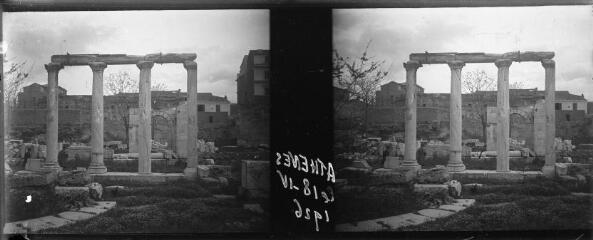 1 vue  - Grèce - Athènes : ruines, 18 avril 1926. Tourisme autour de la Méditerranée. / [Famille SOULAS (photographe)] (ouvre la visionneuse)