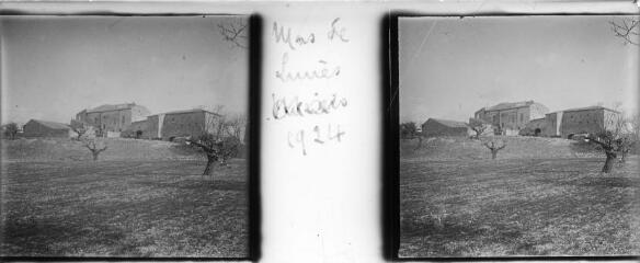1 vue Paysage de campagne autour du Mas de Lunès, 1924 (à Cabrials). / [Famille SOULAS (photographe)]