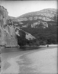 1 vue  - La source de Campefiel, canyon du Gardon. / [Anonyme] (ouvre la visionneuse)