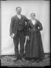 1 vue  - Portrait de Philippe Barthez (Rieumajou) et de son épouse. / [SAUNAL, Léon (photographe)] (ouvre la visionneuse)