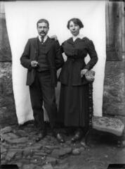 1 vue  - Portrait de Jean et Joséphine Cauquil, parents d\'Aline Vincent. / [SAUNAL, Léon (photographe)] (ouvre la visionneuse)