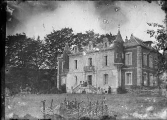 1 vue  - Château de Camaran. / [SAUNAL, Léon (photographe)] (ouvre la visionneuse)