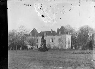 1 vue  - Château de Grandsagne. / [SAUNAL, Léon (photographe)] (ouvre la visionneuse)