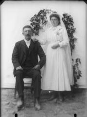 1 vue Portrait de mariage de Pierre Pistre et de Melle Phalipou (de Meges), parents de Denis Pistre. / [SAUNAL, Léon (photographe)]