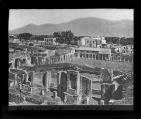 1 vue Pompéi : la caserne des gladiateurs. Tourisme autour de la Méditerranée. / [Famille SOULAS (photographe)]