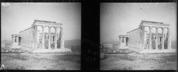 1 vue Grèce - Athènes : sur l'Acropole, Erechteion, est, 16 avril 1926. Tourisme autour de la Méditerranée. / [Famille SOULAS (photographe)]