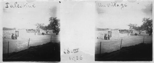 1 vue Palestine : un village, 28 mars 1926. Tourisme autour de la Méditerranée. / [Famille SOULAS (photographe)]