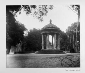 1 vue  - Rome, la villa Borghese, [temple d\'Esculape dans le parc], mai 1926 (famille SOULAS). / [ODAC] (ouvre la visionneuse)