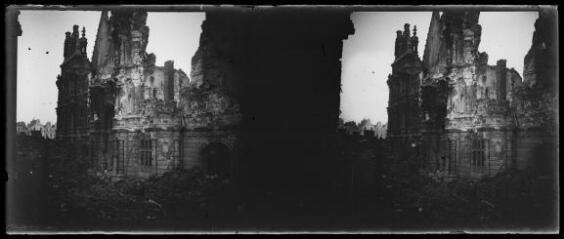 1 vue  - [L\'église d\'Arras en ruines : façade principale]. / François BLAYAC (photographe). 42 Fi 673 (ouvre la visionneuse)